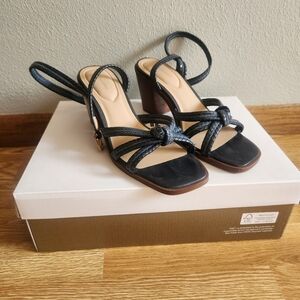 NWT Giani Bernini Navy Blue Woven Strap Sandals